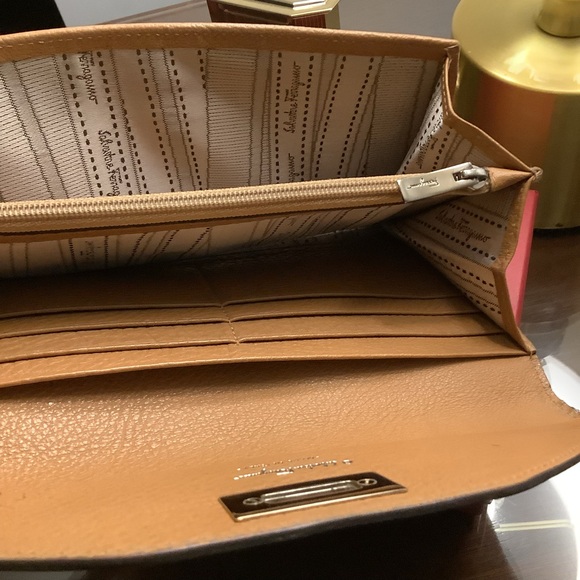 Salvatore Ferragamo wallet - Picture 4 of 6